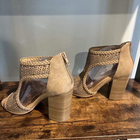 Tan Soda Peep Toe Block Heel Zip Up Heels Women Size 9 Tan Color - Picture 4 of 10